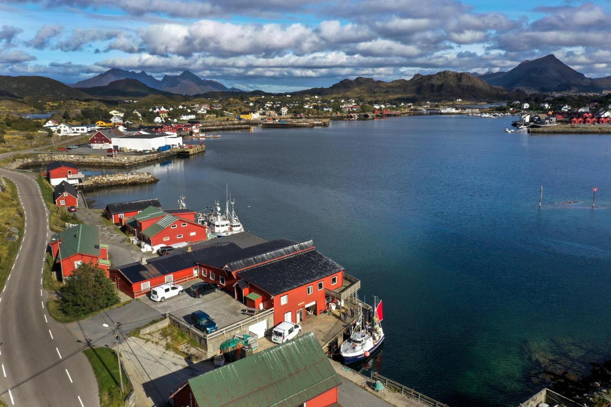 Fish Factory -The Real Lofoten Experience Баллстад Экстерьер фото